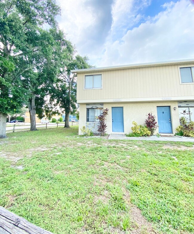 Building Photo - Beautiful Town Home near UCF in Orlando, F...