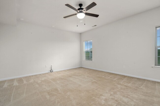 Building Photo - Smithfield Home