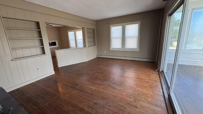Building Photo - 116 E Edgewater Ave