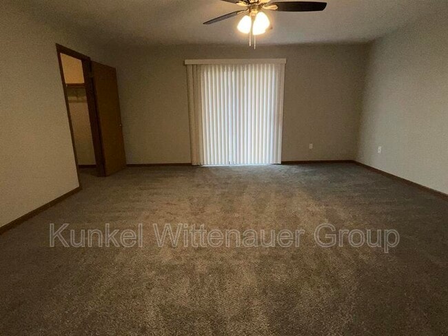 Building Photo - 158 Marion Dr