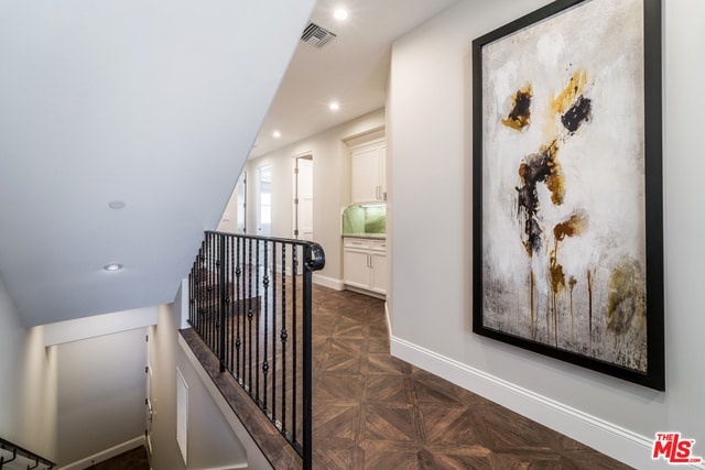 Building Photo - 810 S Catalina Ave