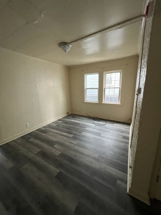 Building Photo - 347-349 N Beech St