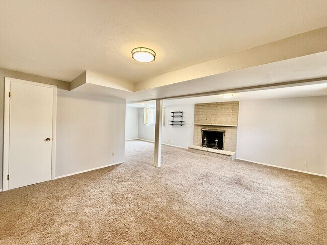 Building Photo - Tulip Way 4125-4127