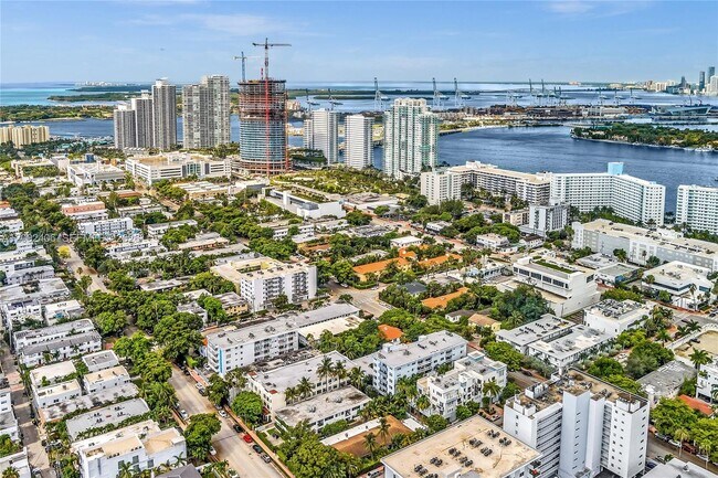 Building Photo - 1002 10th St