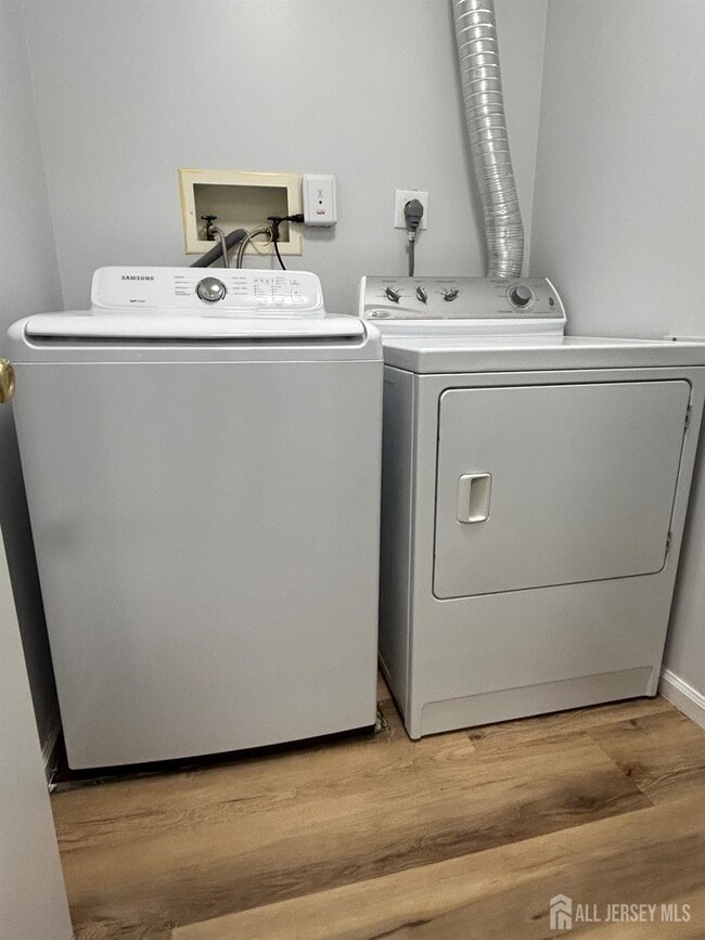 Building Photo - 8 Starlight Ct