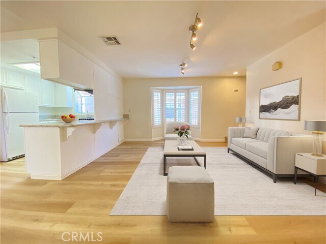 Building Photo - 329 Genoa St