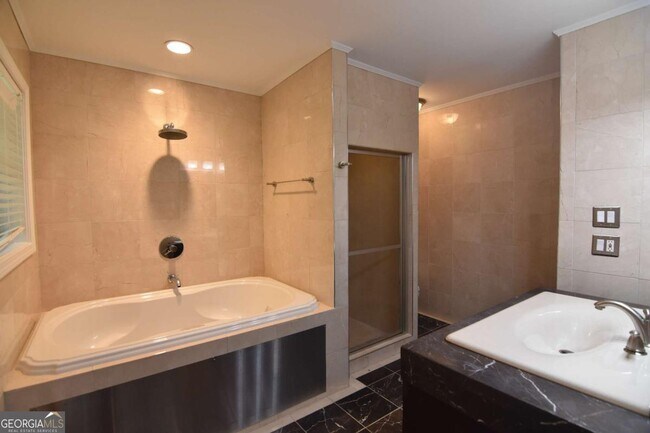 Building Photo - 3765 Cochran Lake Rd