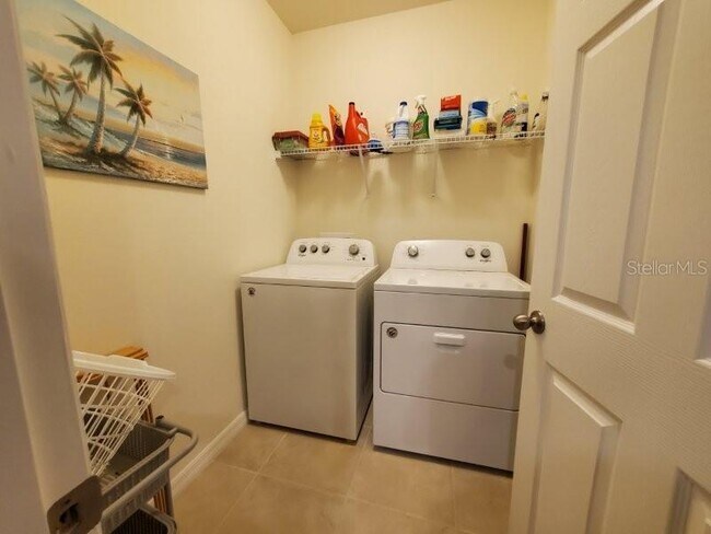 Building Photo - 7104 W Lenox Cir