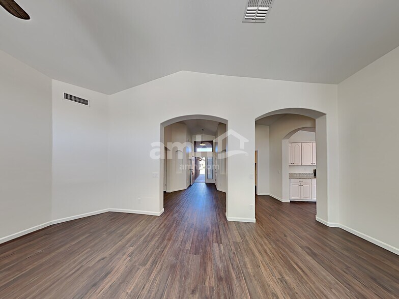 Building Photo - 10706 S Distillery Canyon Spring Dr