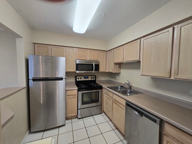Building Photo - 229 W Ct of Shorewood