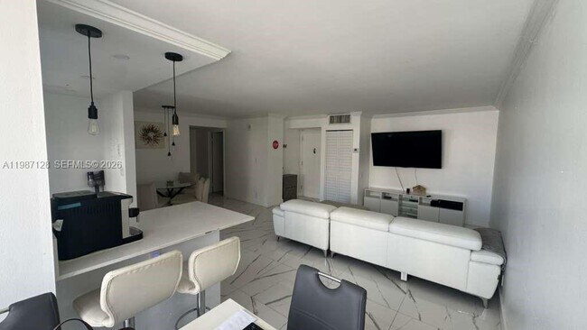 Building Photo - 16909 N Bay Rd