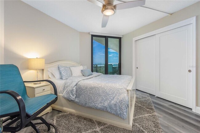 Building Photo - 690 Island Way