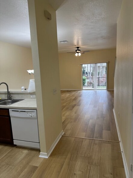 Building Photo - 10642 Regent Square Dr
