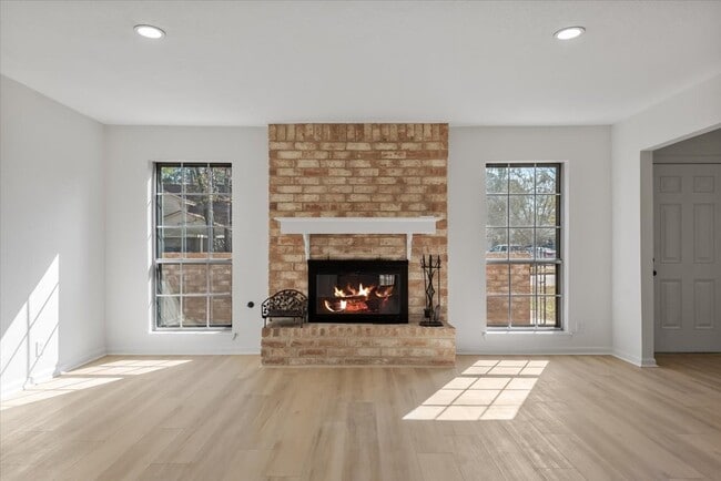 Building Photo - 20 Woody Creek Dr