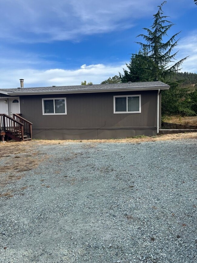Building Photo - 261 Crest Dr