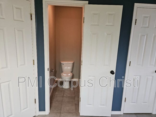 Building Photo - 5107 High Bank Dr