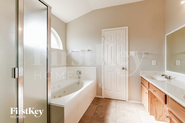 Building Photo - 1412 Pine Ridge Rd