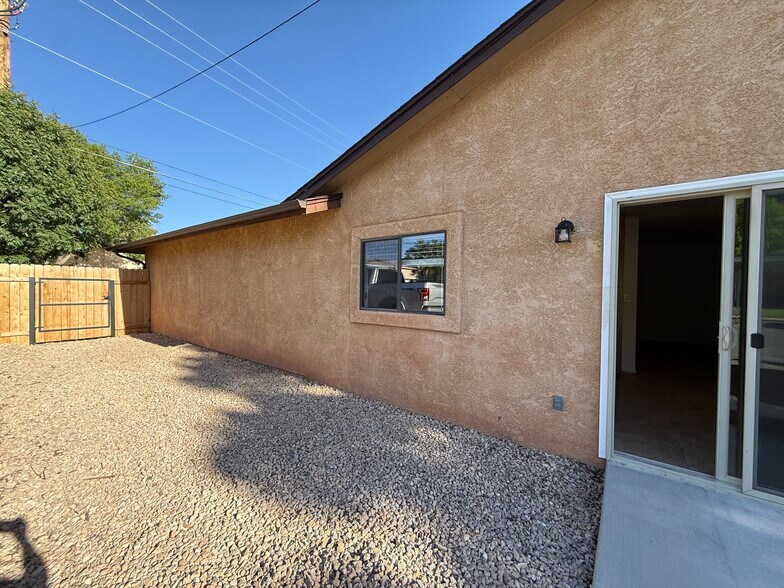 Building Photo - 556 S 1100 E