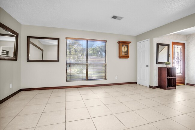 Building Photo - 1102 Mosher Ln