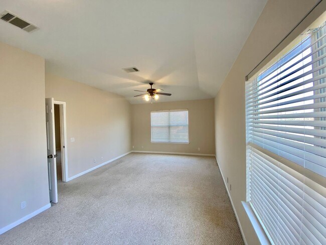 Building Photo - 20412 Farm Pond Ln