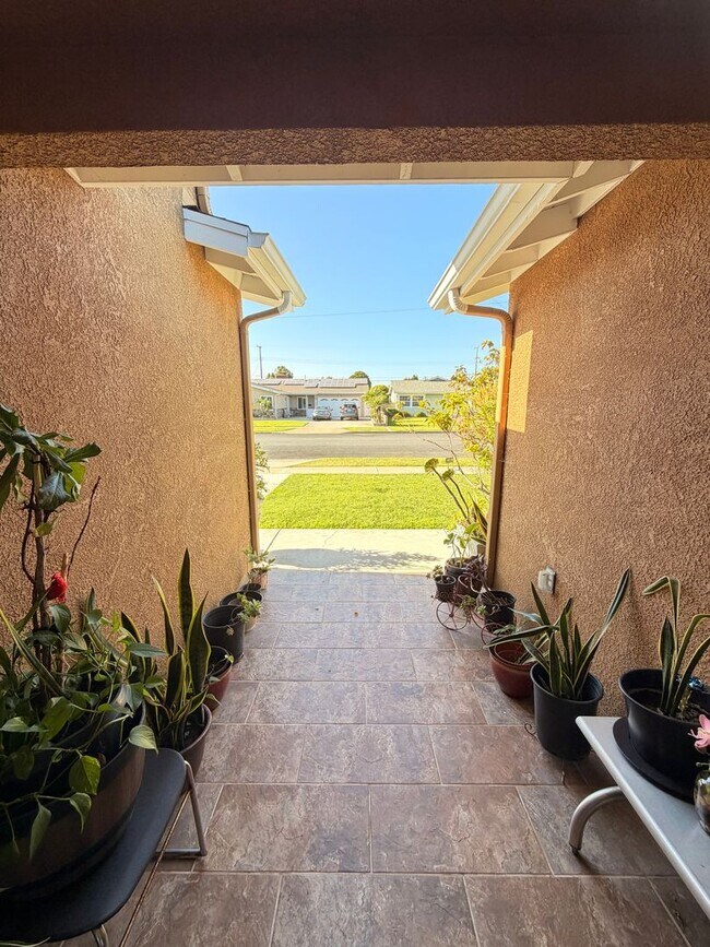 Building Photo - Unbelievable 4 Bed, 4 Bath House For Rent In Buena Park-Must See To Appreciate!