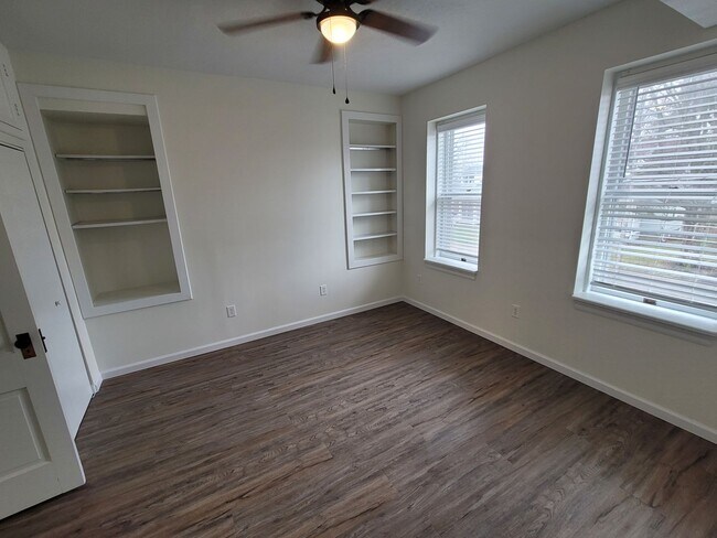 Building Photo - 510 W 5th St