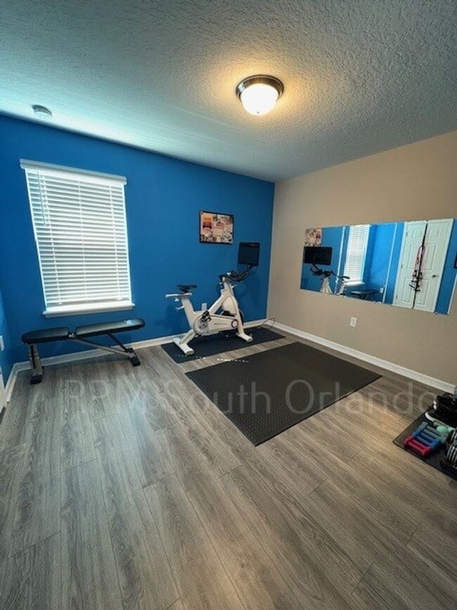 Building Photo - Spacious 5-Bedroom Pool Home for Rent in H...