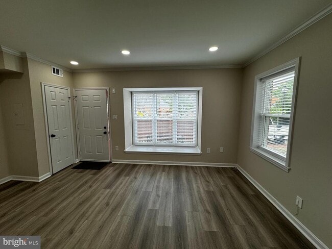 Building Photo - 2518 Fairfax Dr