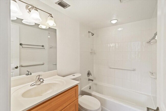 Building Photo - 9470 Poinciana Pl