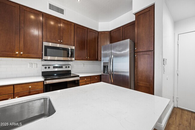 Building Photo - 4608 W Maryland Ave