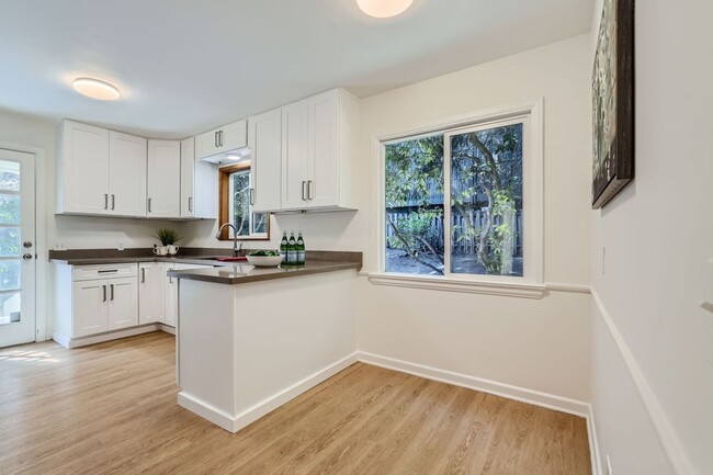 Building Photo - 3 bed/2 ba home in Seattle's Maple Leaf ne...