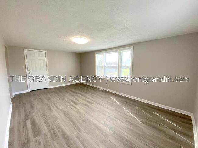 Building Photo - 8623 Plantation Rd