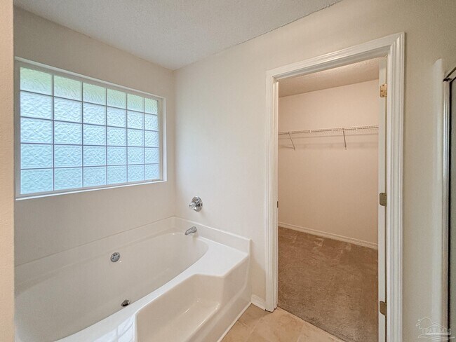 Building Photo - 9639 Westgate Cir