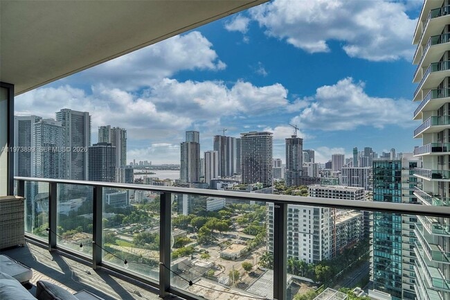 Building Photo - 121 NE 34th St