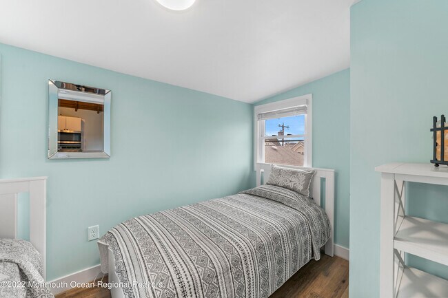 Building Photo - 171A Beachfront-