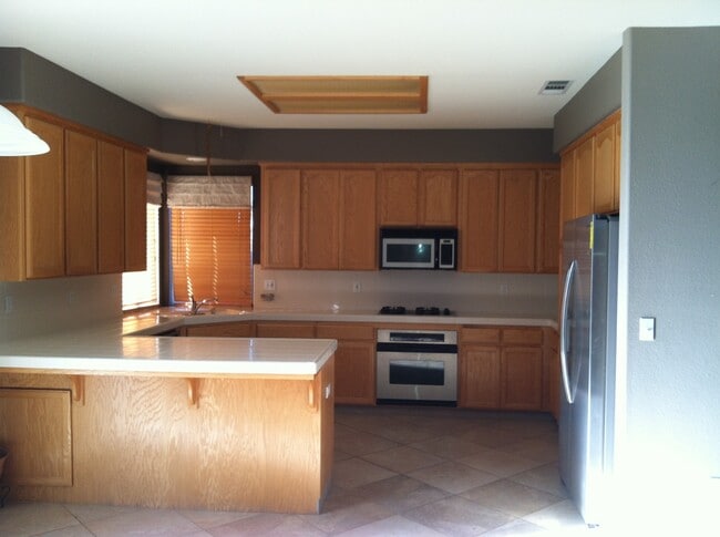 Building Photo - Spacious Two Story Home For Rent