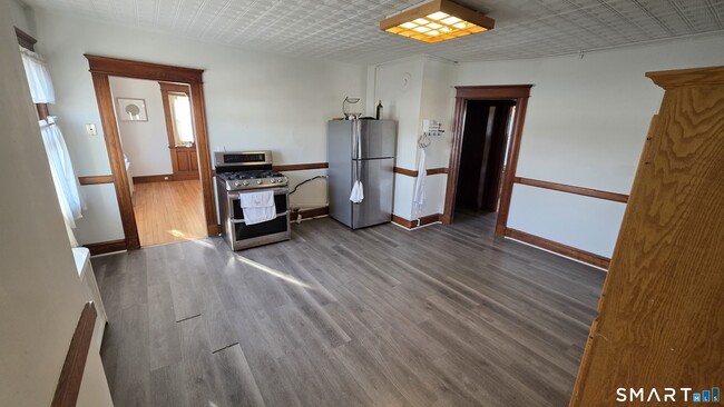 Building Photo - 393 Highland Ave