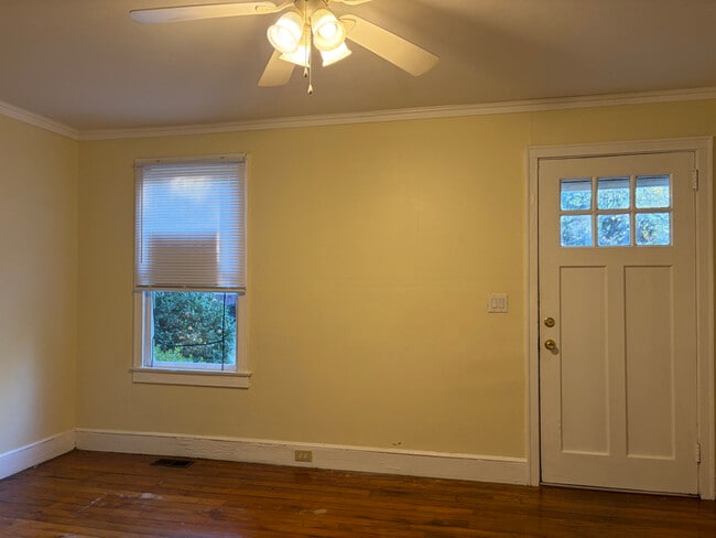 Building Photo - 407 Hemphill St