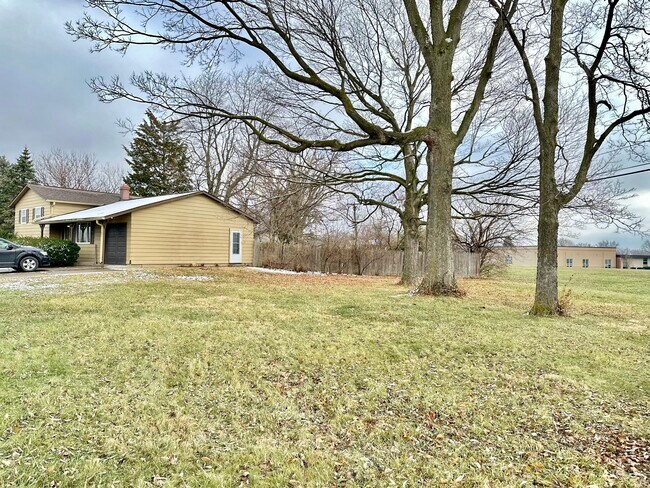 Building Photo - 4927 W Southern Ave