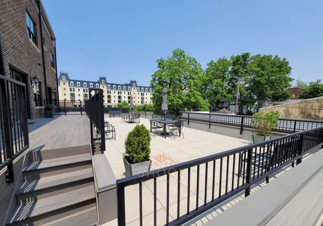 Building Photo - Brownstone Condominiums
