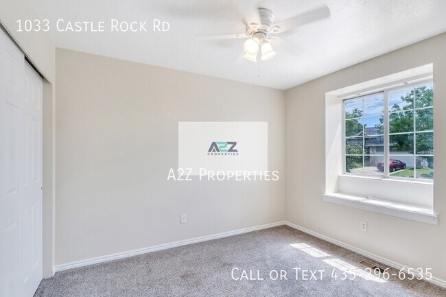 Building Photo - 1033 Castle Rock Rd