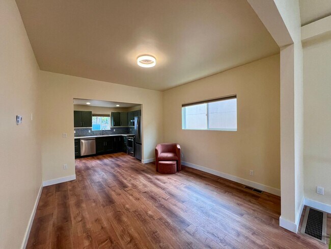 Building Photo - Fully Remodeled 1 BD + Loft