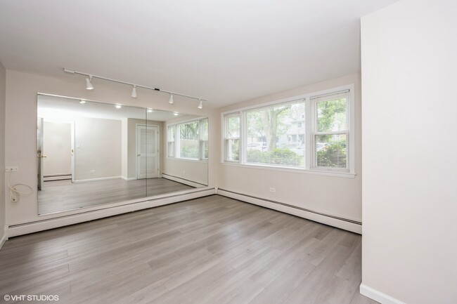 Building Photo - 3641 N Tripp Ave