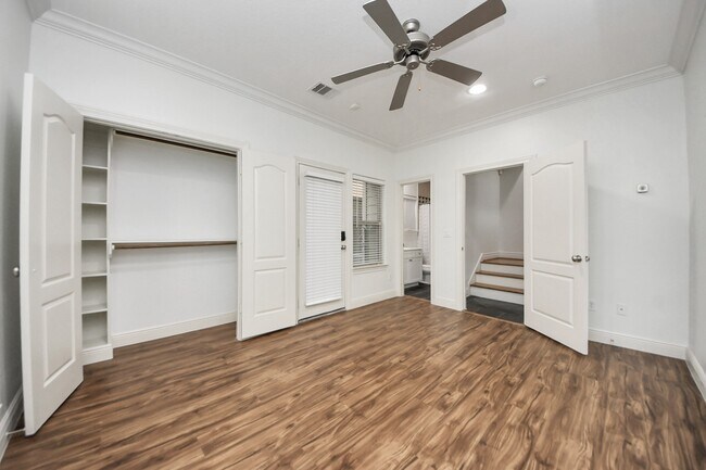 Building Photo - 5526 Crooms St
