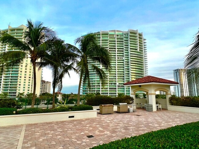 Building Photo - 19900 E Country Club Dr