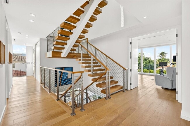 Building Photo - 201 Palm Ave