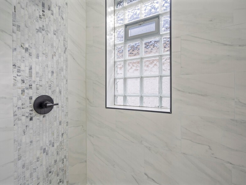 Building Photo - 3041 Holbrook St