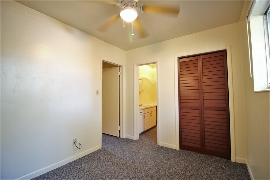 3rd Up BR. With Full Bath - 21 NW 21st St