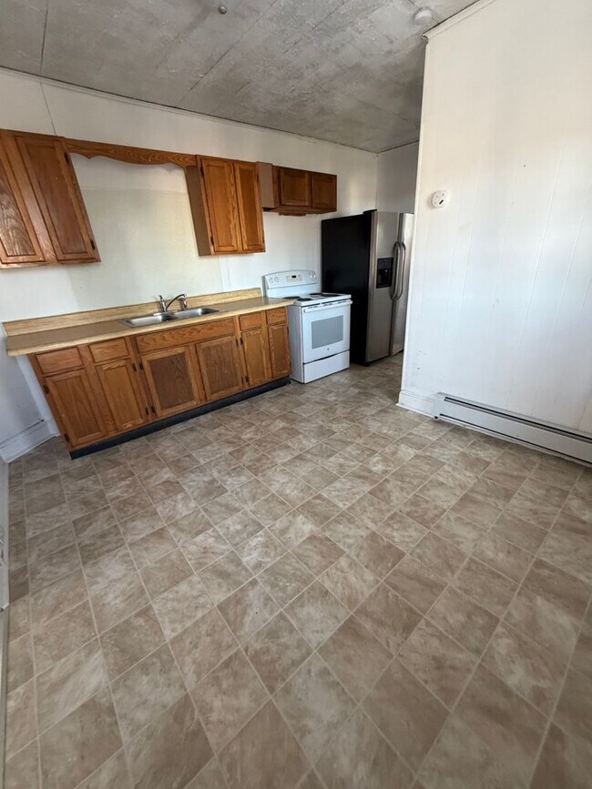 Building Photo - 49 S Front St