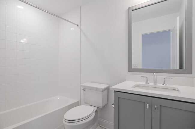 Building Photo - 8 Brentwood Cir